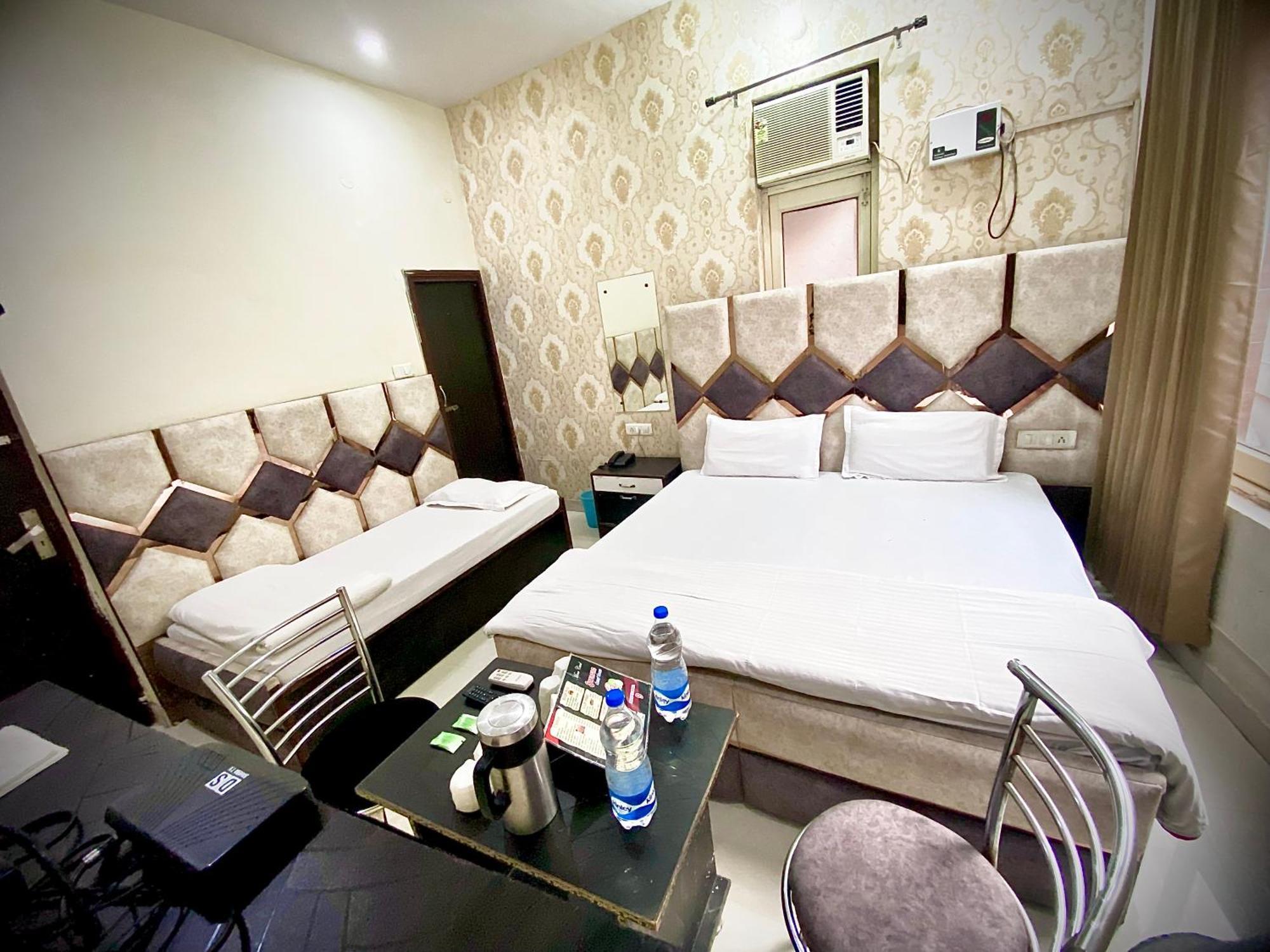 Swaran Hotel Amritsar Eksteriør bilde
