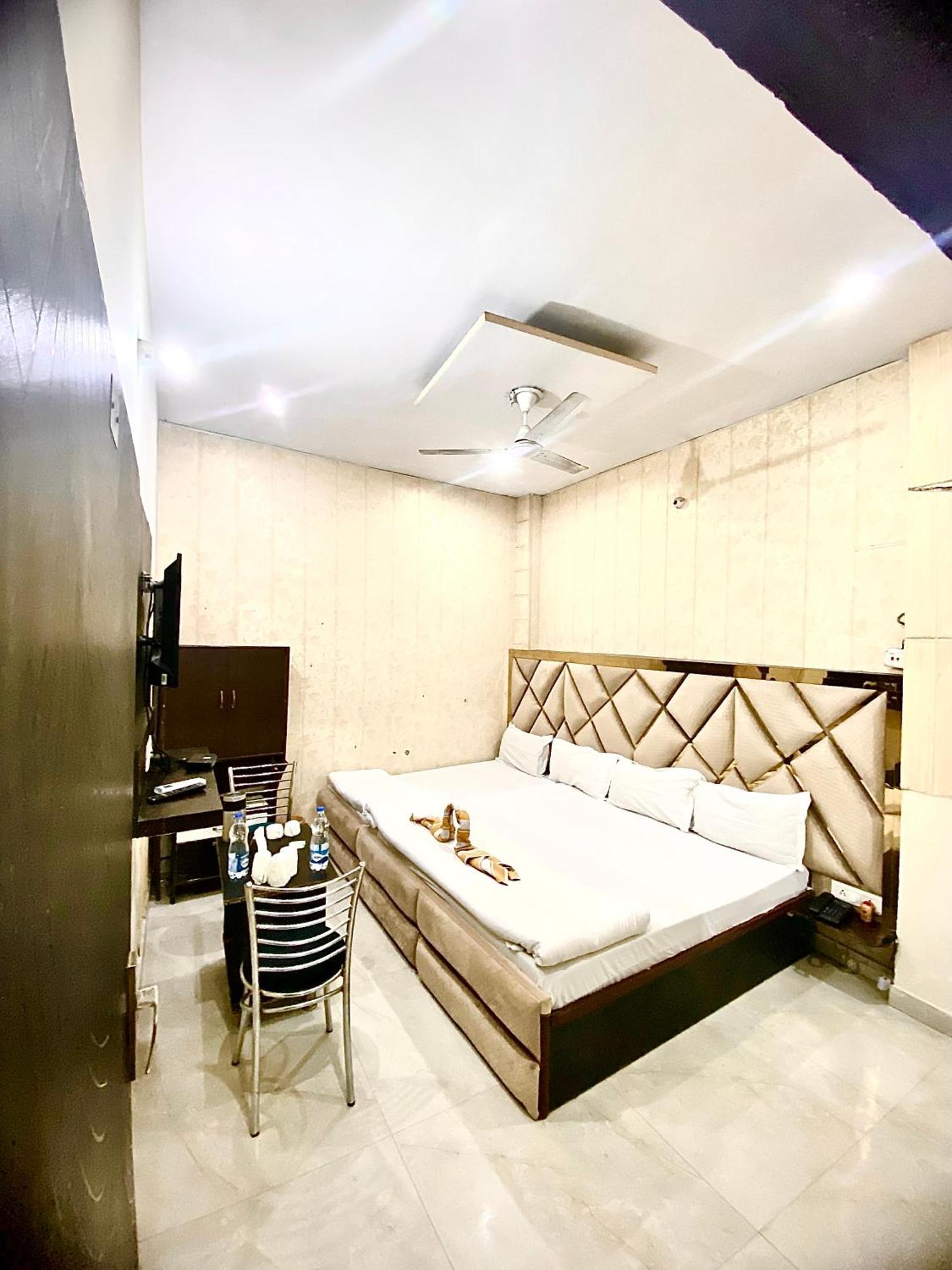 Swaran Hotel Amritsar Eksteriør bilde