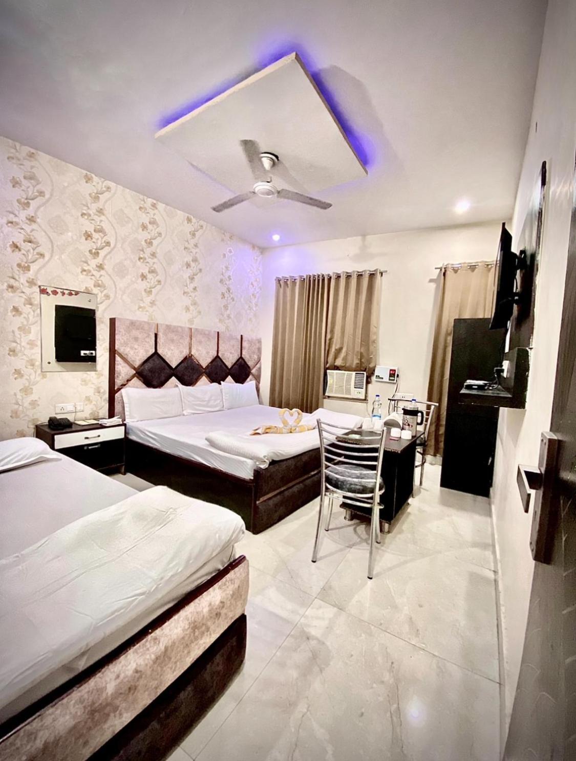 Swaran Hotel Amritsar Eksteriør bilde